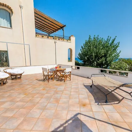 Villa Fronte Mare Nel Salento Castro  Exterior photo
